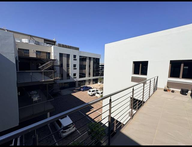 585M² OFFICE TO LET IN VORNA VALLEY